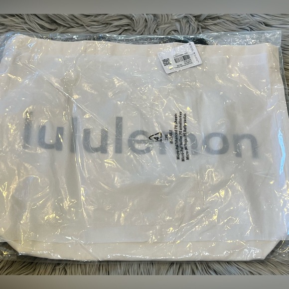 NWT Lululemon double handle canvas tote - Picture 2 of 4
